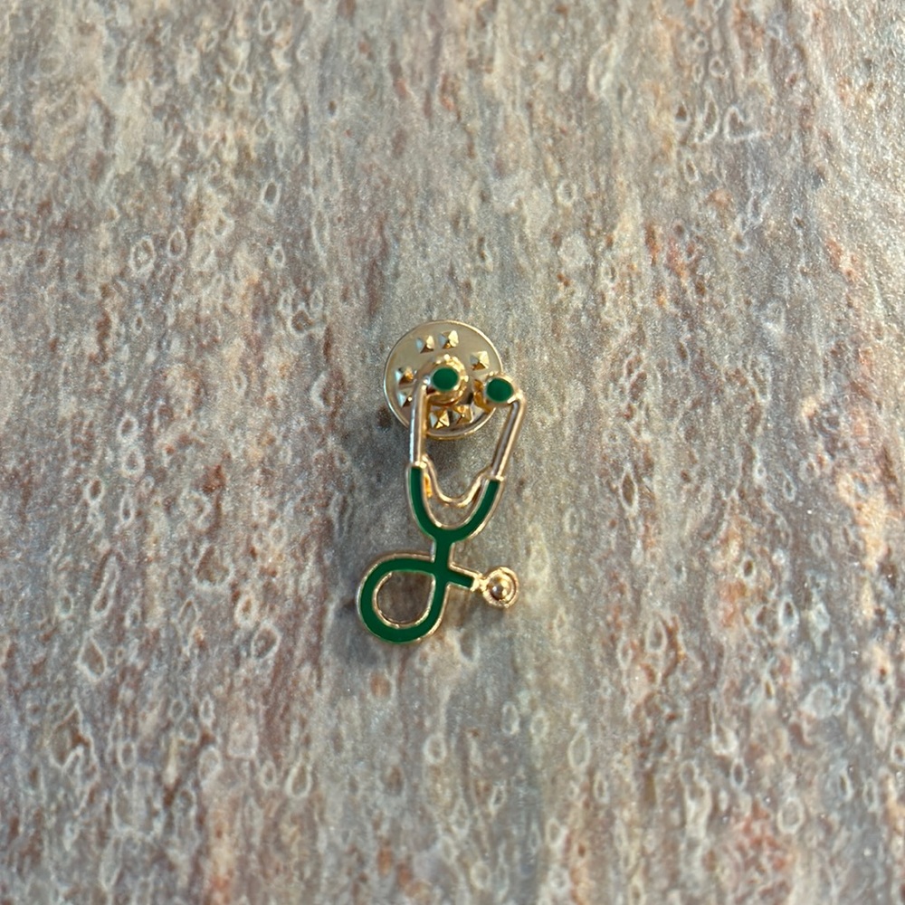 Green stethoscope pin. About an inch. New - Picture 1 of 4